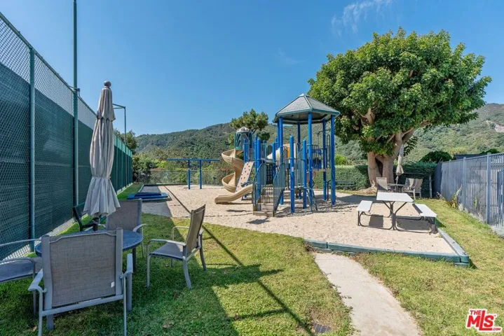 1307 Palisades Drive, Pacific Palisades, California 90272