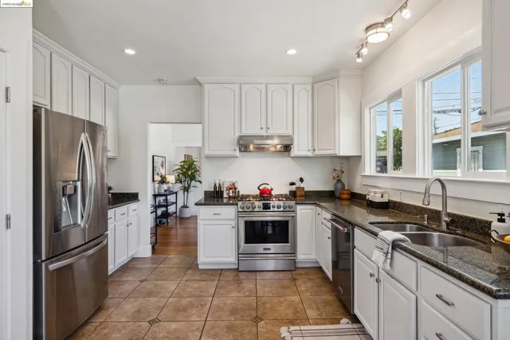 2936 Coolidge Ave, Oakland, California 94602