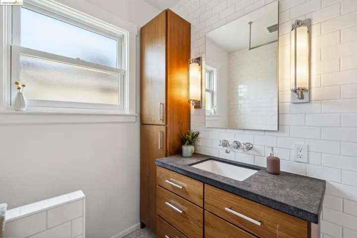 2936 Coolidge Ave, Oakland, California 94602