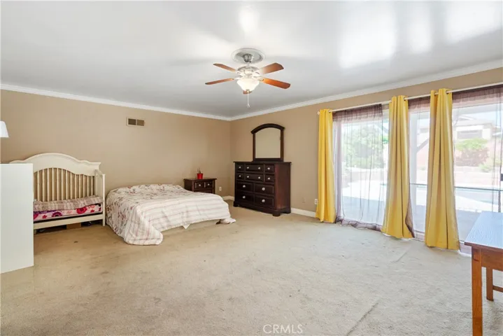 Additional bedroom (located on the 3rd floor)