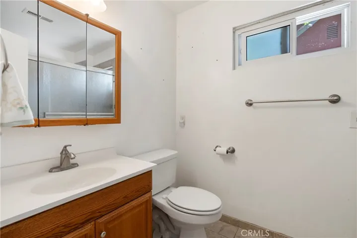Additional bathroom (located on the 3rd floor)