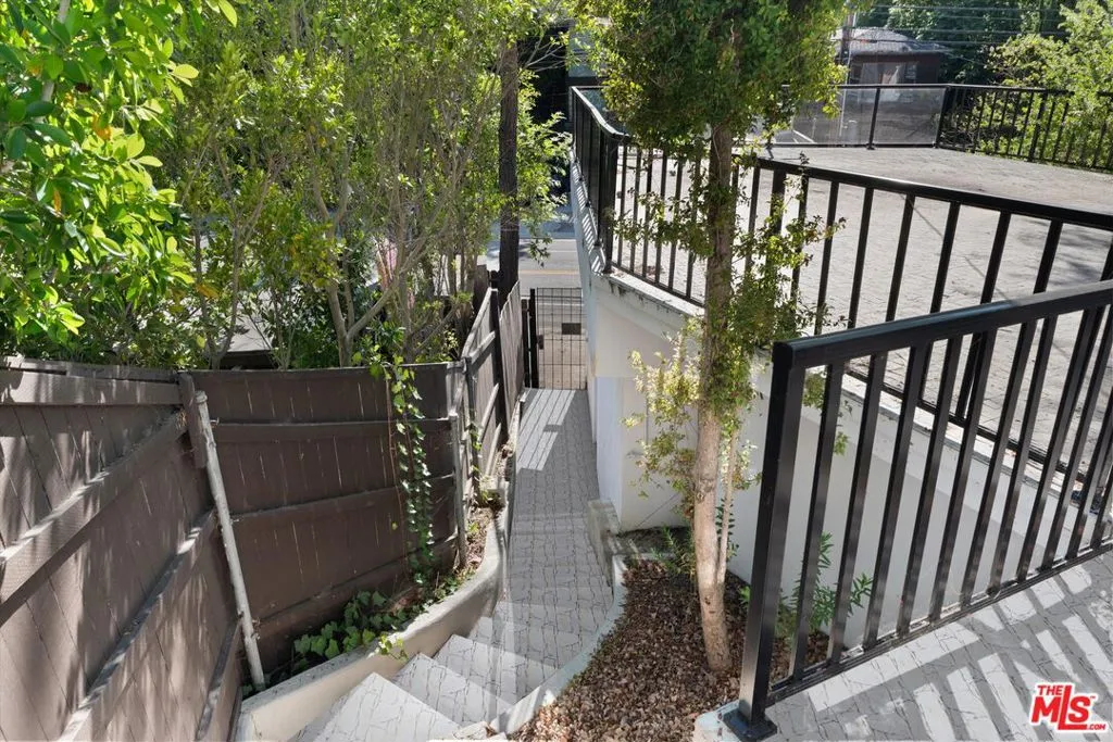 1902 N Beverly Glen Boulevard, Los Angeles, California 90077 home-pic-2