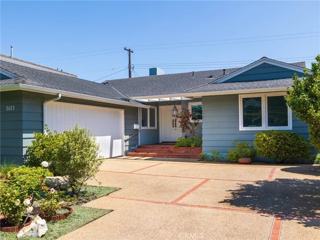 Direct access from the kitchen to the 2 car garage