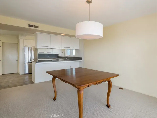 Dining to kitchen