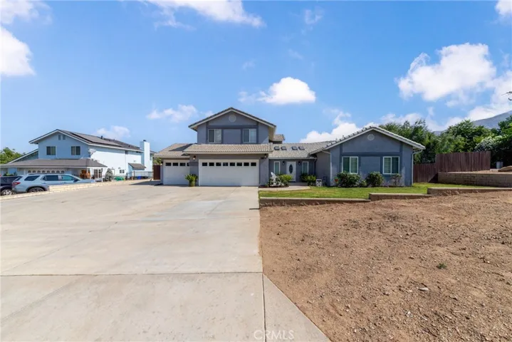 Spacious Driveway