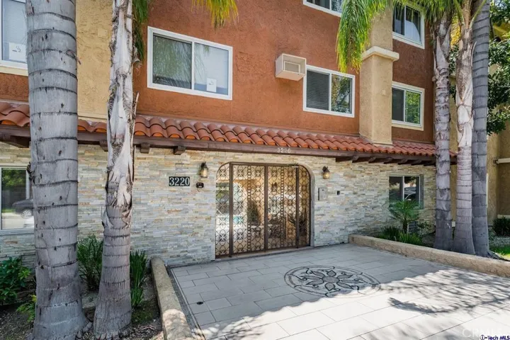 3220 Altura Avenue 133, Glendale, California 91214
