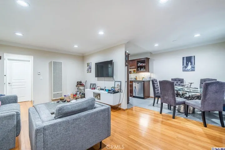 3220 Altura Avenue 133, Glendale, California 91214