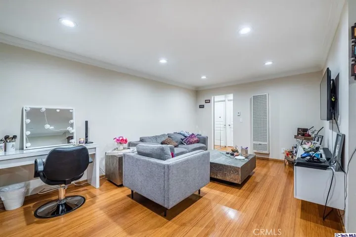 3220 Altura Avenue 133, Glendale, California 91214