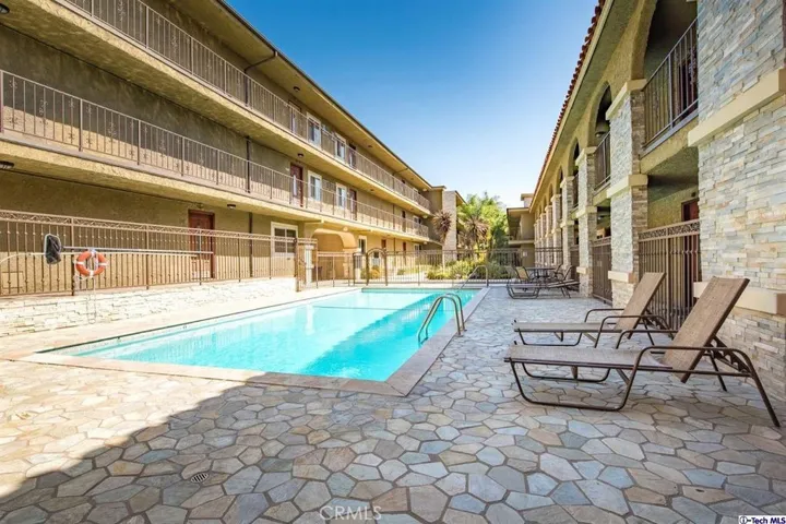 3220 Altura Avenue 133, Glendale, California 91214