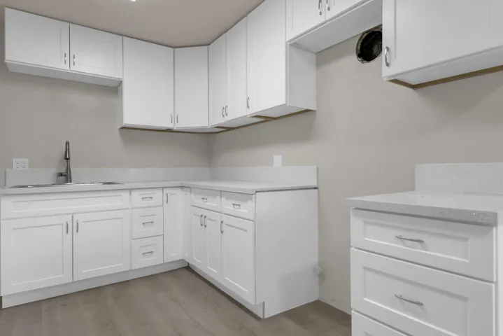 20 KITCHEN