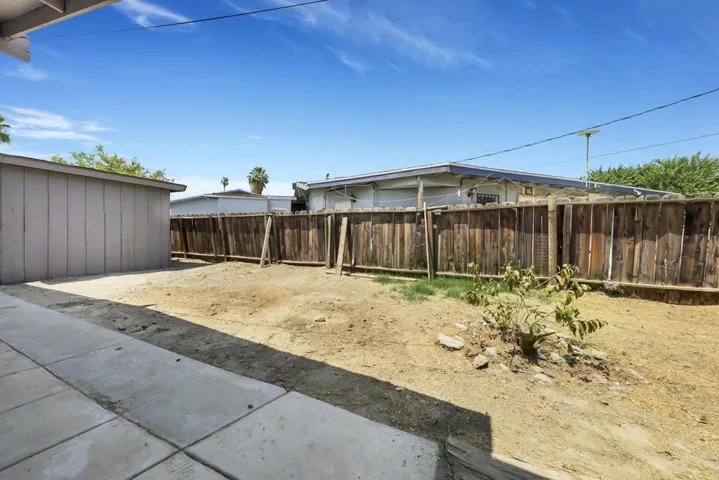76 SIDE YARD - STORAGE
