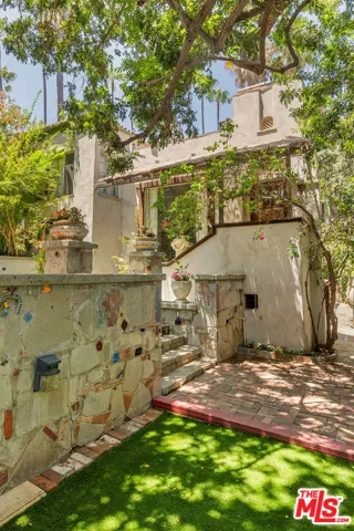 2014 Grace Avenue, Los Angeles, California 90068