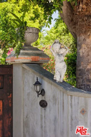 2014 Grace Avenue, Los Angeles, California 90068