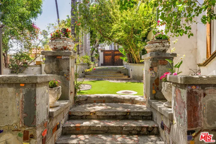 2014 Grace Avenue, Los Angeles, California 90068