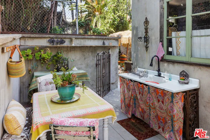 2014 Grace Avenue, Los Angeles, California 90068