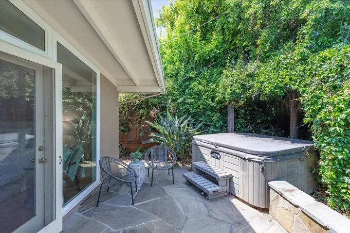 136 Thompson Avenue, Mountain View, California 94043