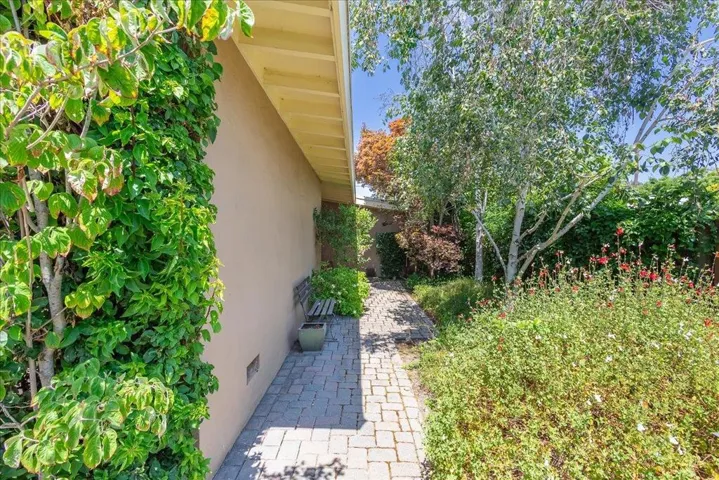 136 Thompson Avenue, Mountain View, California 94043