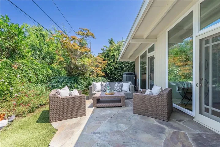 136 Thompson Avenue, Mountain View, California 94043