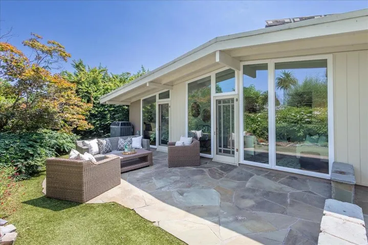 136 Thompson Avenue, Mountain View, California 94043