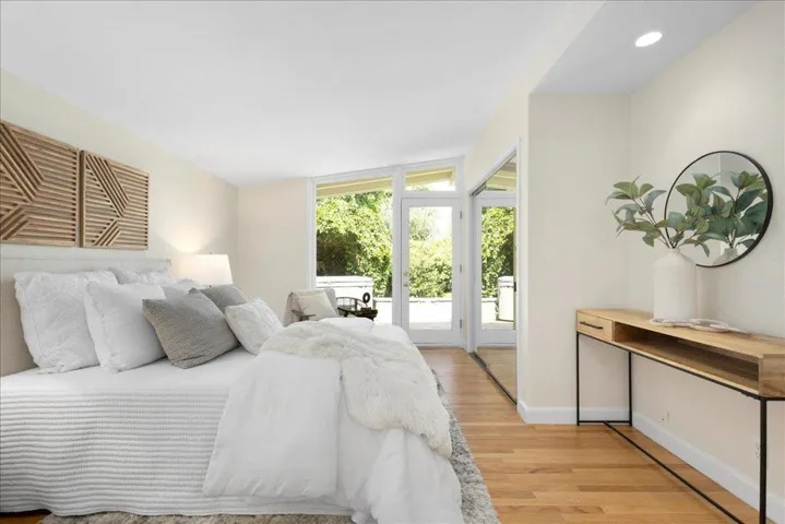 136 Thompson Avenue, Mountain View, California 94043