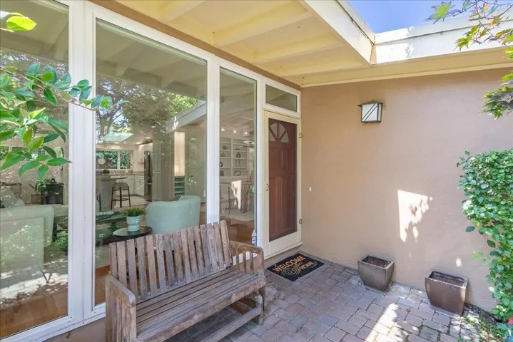 136 Thompson Avenue, Mountain View, California 94043