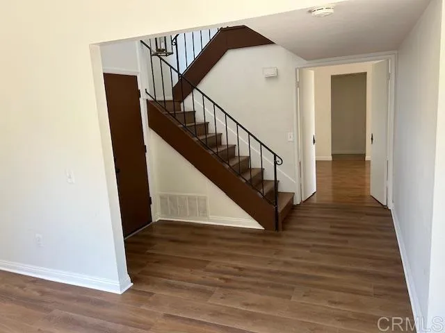 Entry and hallway to kitchen/dining room