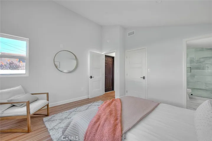 9236 S Hobart Boulevard, Los Angeles, California 90047