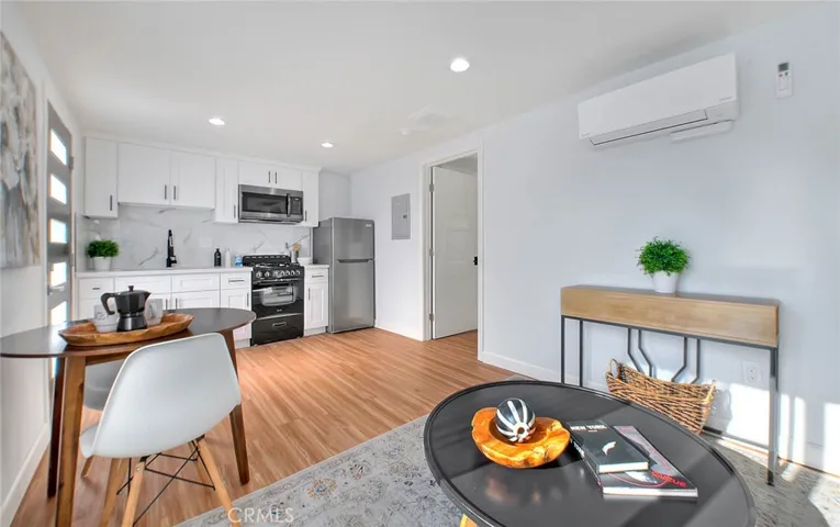 9236 S Hobart Boulevard, Los Angeles, California 90047
