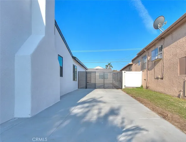 9236 S Hobart Boulevard, Los Angeles, California 90047