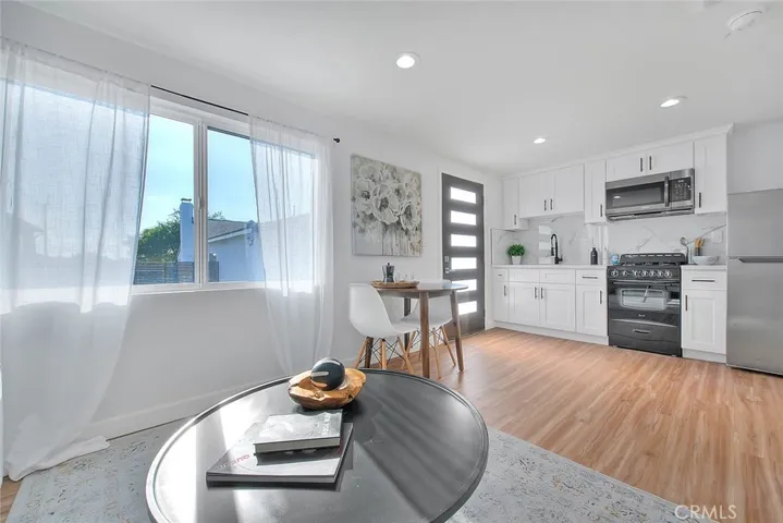 9236 S Hobart Boulevard, Los Angeles, California 90047
