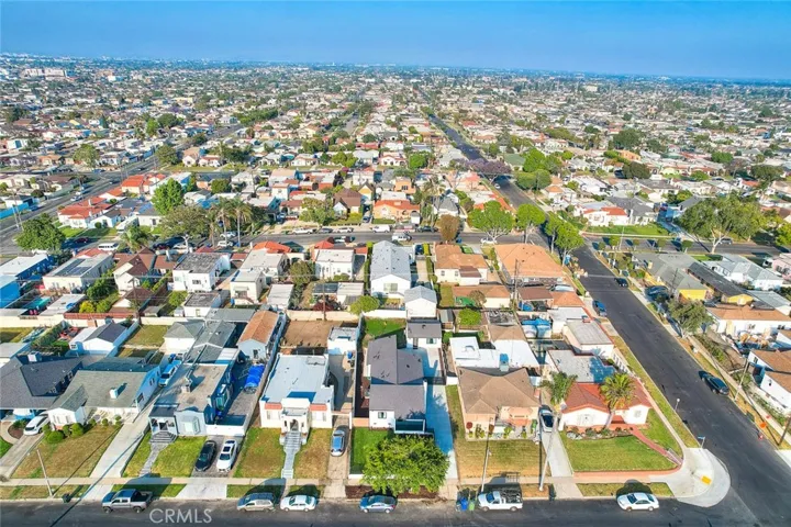 9236 S Hobart Boulevard, Los Angeles, California 90047