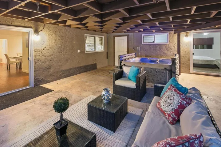 6470 Beaver Lake Ct., San Diego, California 92119