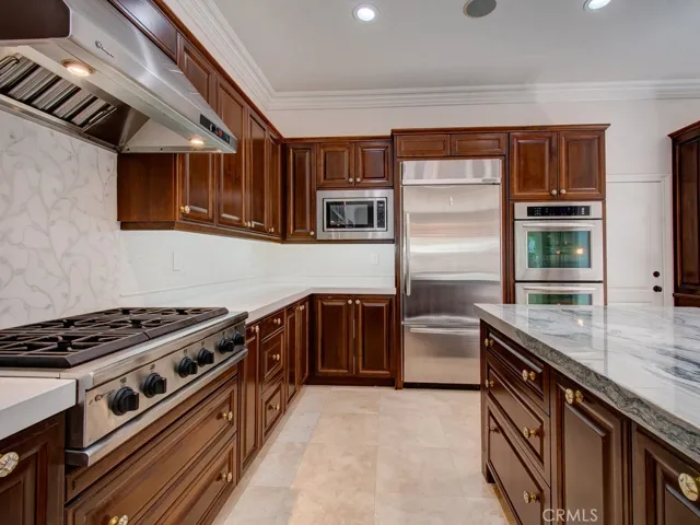 9 Anondale, Newport Beach, California 92660