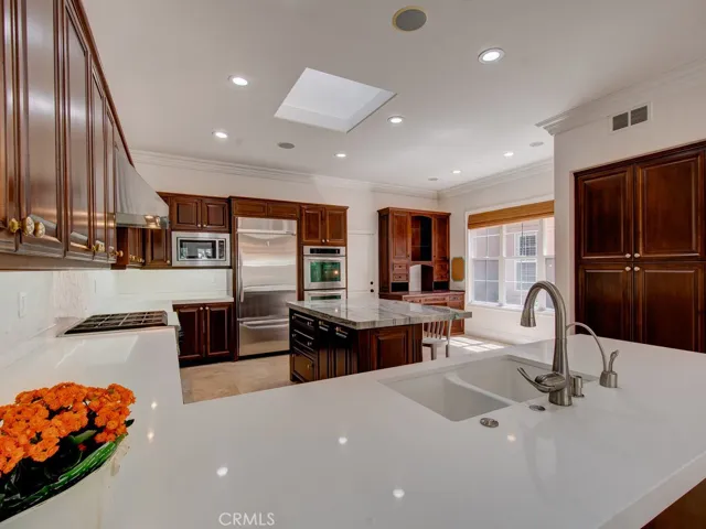 9 Anondale, Newport Beach, California 92660
