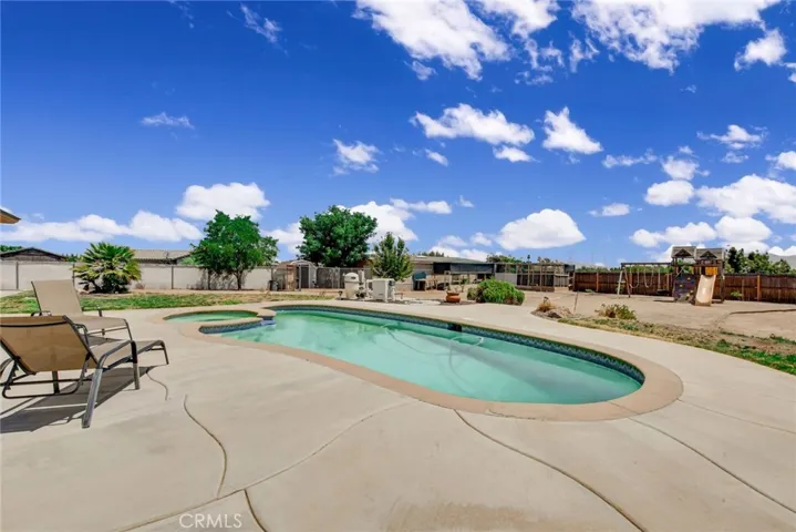 7061 Opal Avenue, Oak Hills, California 92344