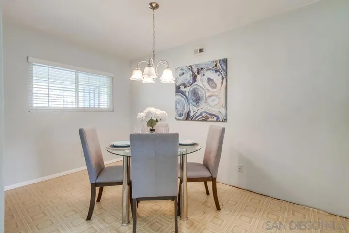 Imagine family dinners here!