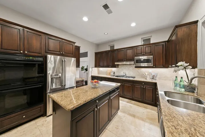12219 Oakview Way, San Diego, California 92128