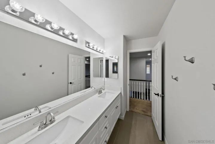 12219 Oakview Way, San Diego, California 92128