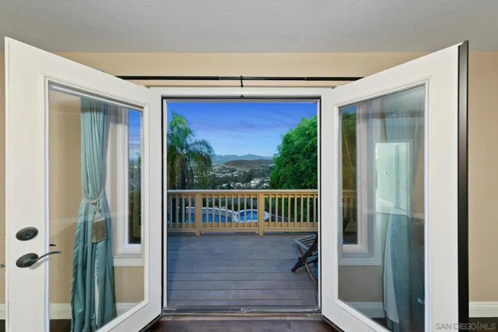 12219 Oakview Way, San Diego, California 92128