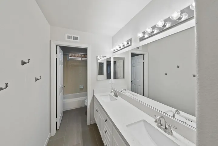 12219 Oakview Way, San Diego, California 92128