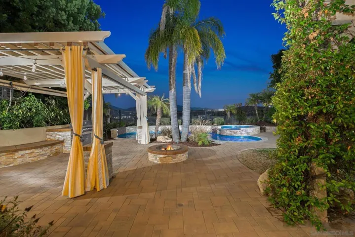 12219 Oakview Way, San Diego, California 92128