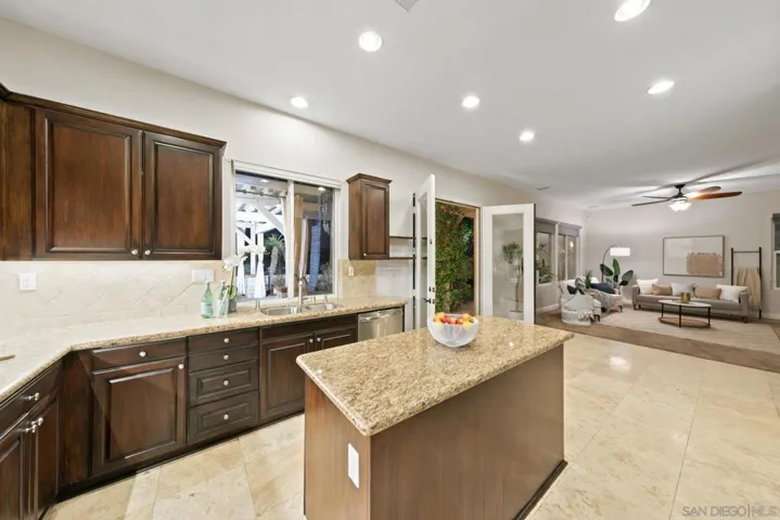 12219 Oakview Way, San Diego, California 92128