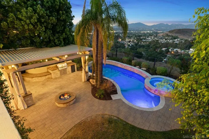 12219 Oakview Way, San Diego, California 92128