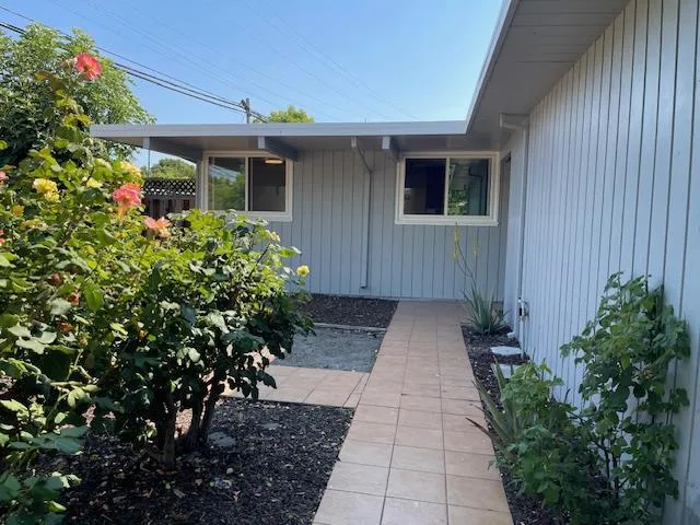 490 Thompson Avenue, Mountain View, California 94043