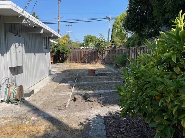 490 Thompson Avenue, Mountain View, California 94043