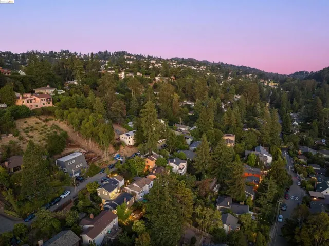 217 Capricorn Ave, Oakland, California 94611