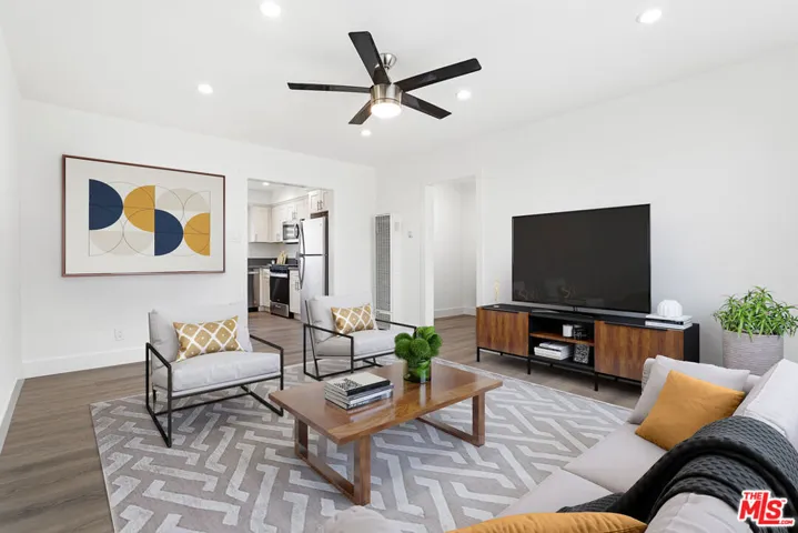 11506 Truro Avenue D, Hawthorne, California 90250