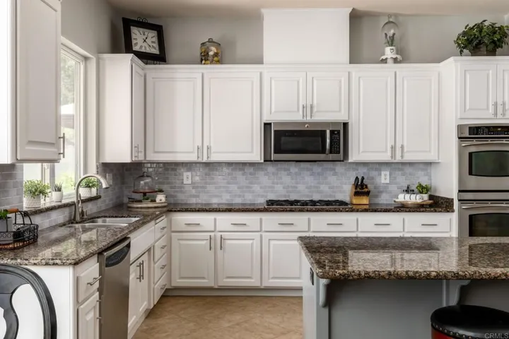2958 Canyon Road, Escondido, California 92025