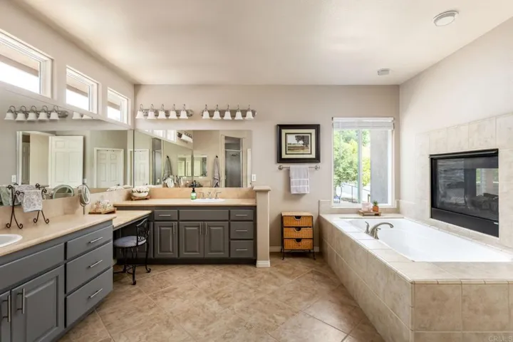 2958 Canyon Road, Escondido, California 92025