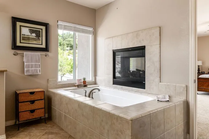 2958 Canyon Road, Escondido, California 92025